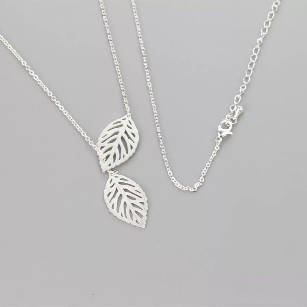 3/25⚡️Filagree Leaf stainless steel necklace - Picture 7 of 8